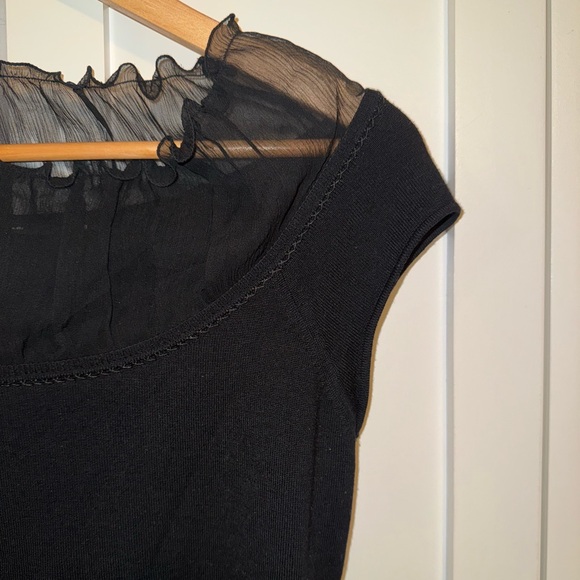 Elie Tahari shear off the shoulder black tee Size S - Picture 3 of 8